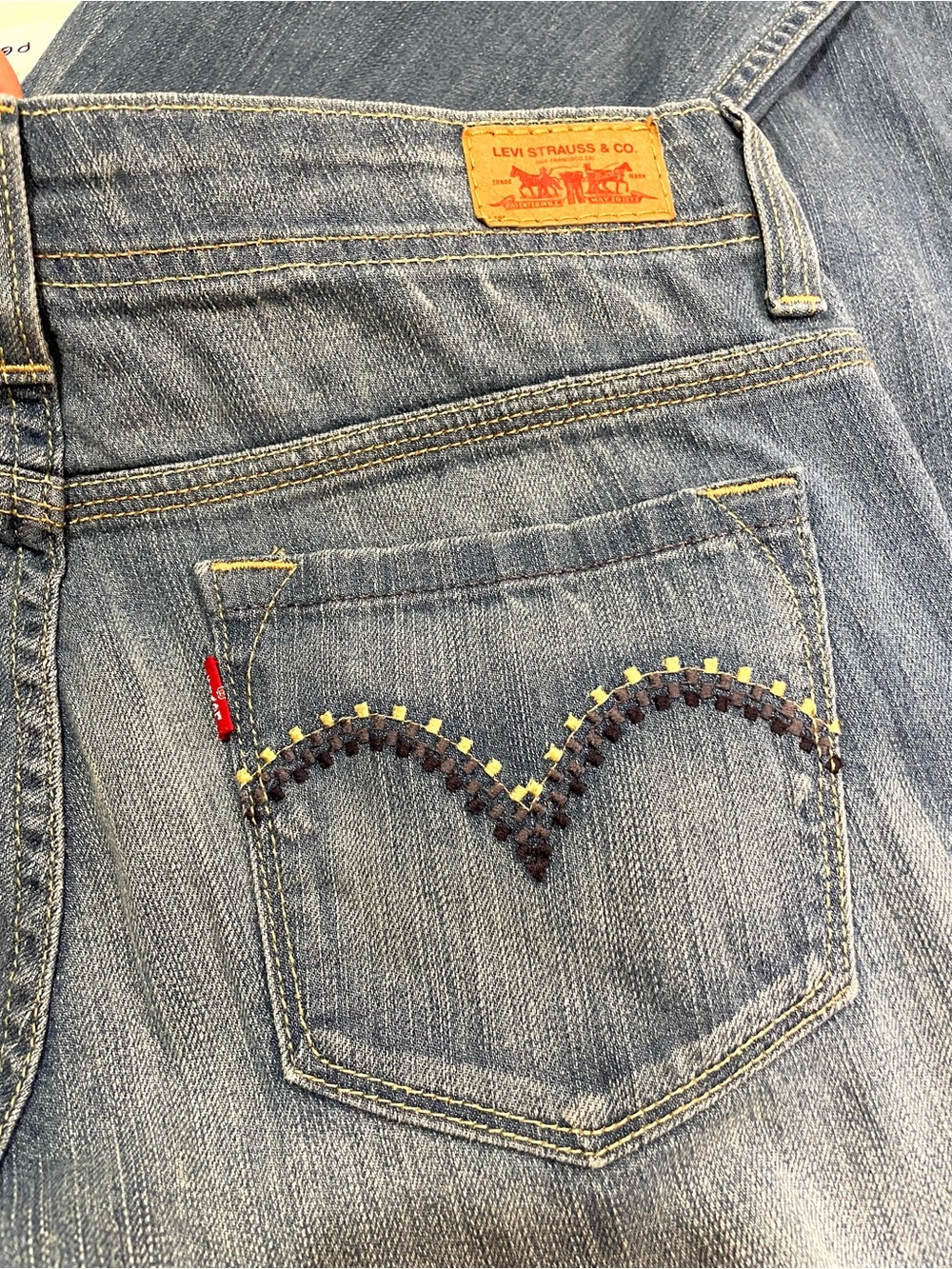 Levi's Low Rise Flare Y2K Women's/Junior’s (9M/29x32  Embroidered Pocket Jeans